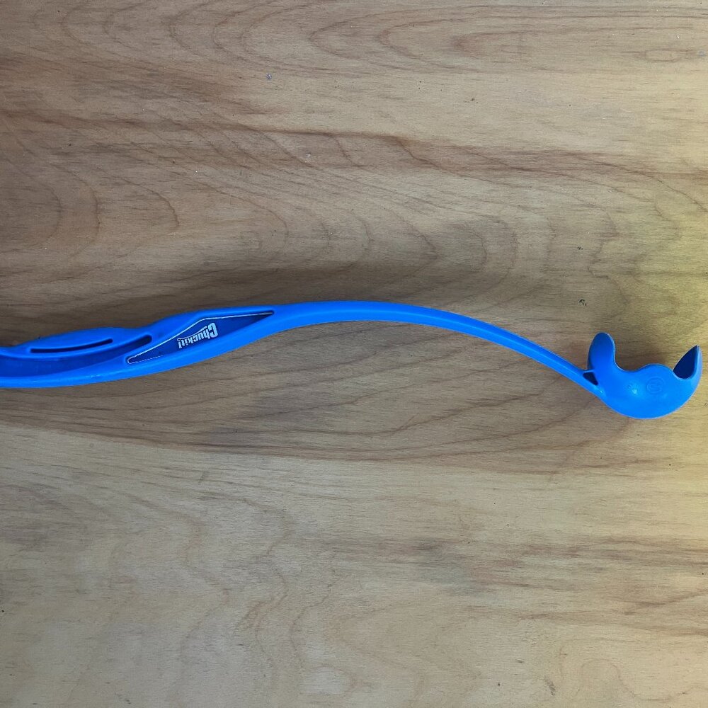 Chuckit Classic Ball Launcher Medium Ball 18" Launcher Blue